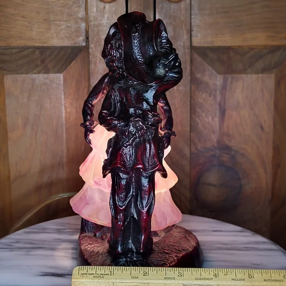 Romantic Silhouette Lamp with Pink Glow - Picture 6 of 12